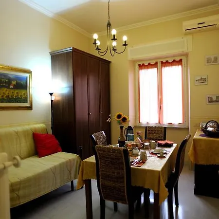 La Casa Romana Bed and Breakfast 4*